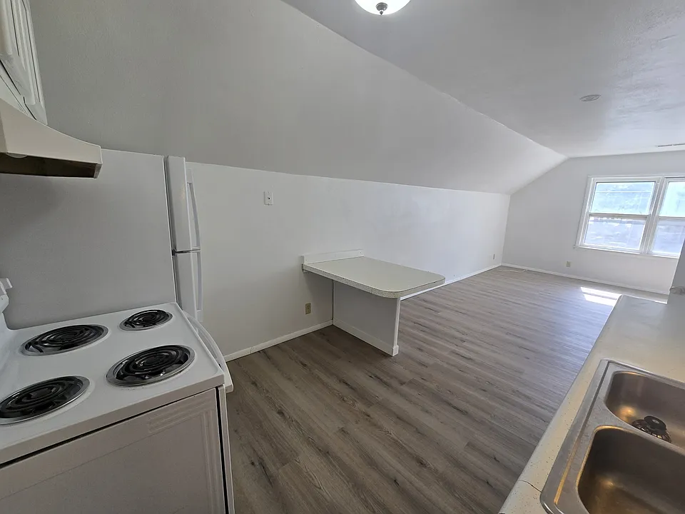 1125 1/2 Mulberry St