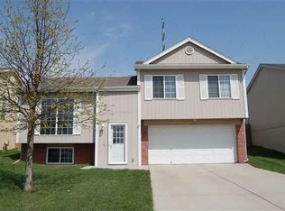 19052 R St, Omaha, NE 68135