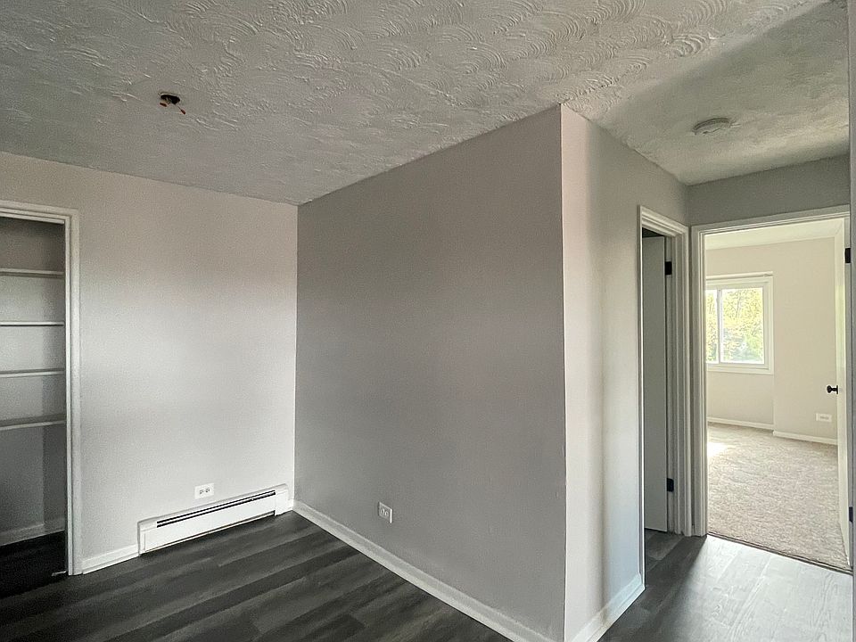 Discover your new home at Woodland Courts. 4622 W 122nd St Alsip IL