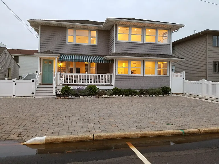 23 Dover Ave #1 — Photo 4