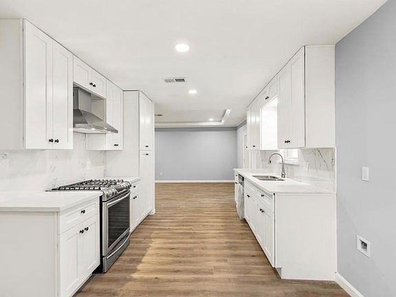 4th image of 7515 Jason St