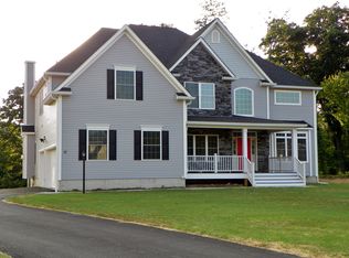 18 Caliburn Ct, Wappingers Falls, NY 12590