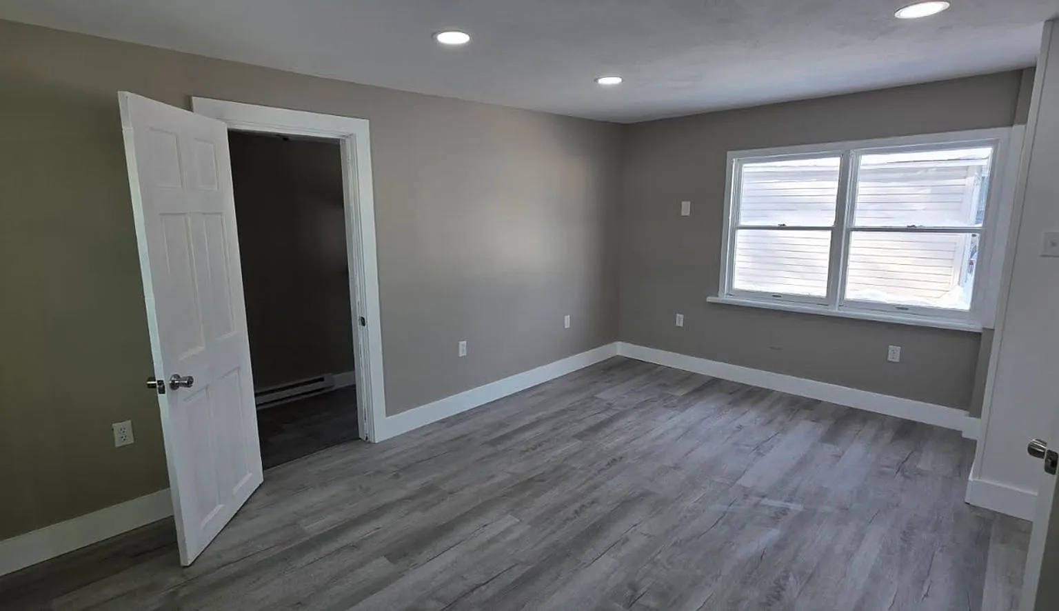 Charming 3BR House in Oswego — Photo 1