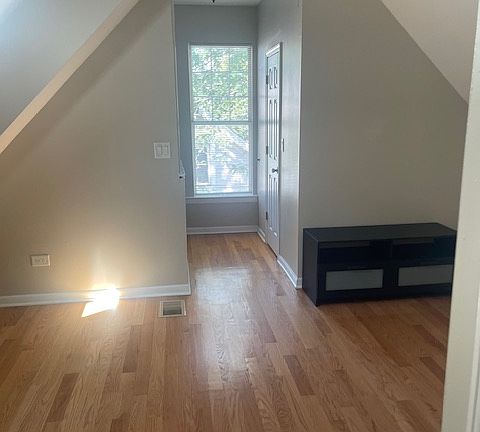 5th image of 1416 W Barry Ave Frnt 2
