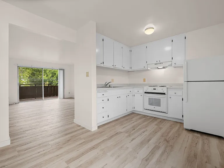 1920 Francisco LLC — Photo 33