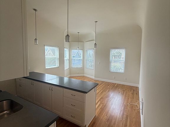 5th image of 902 Divisadero St APT 201