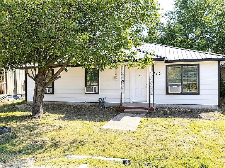 540 NW 3rd St — Photo 10