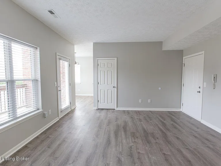608 E Spring St #2 — Photo 2