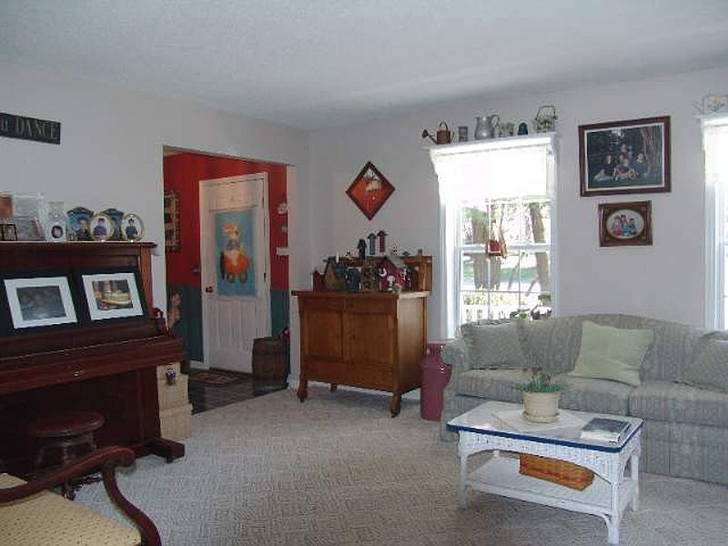 3rd image of 699 MCCREY Drive