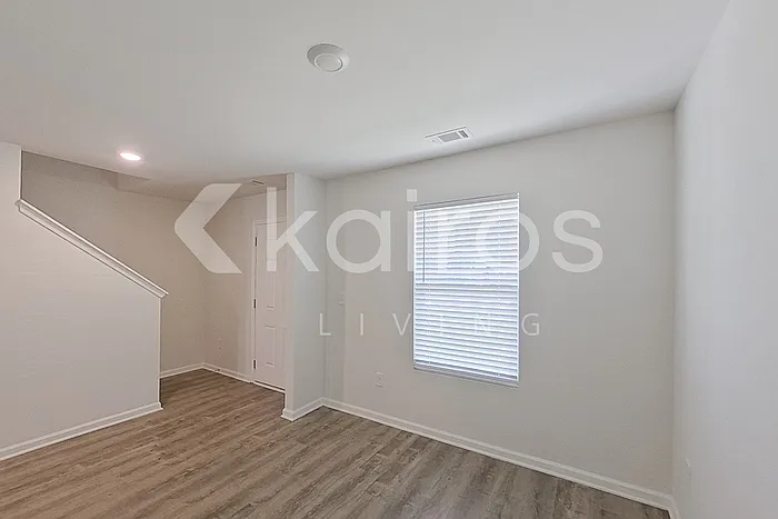 4 bed, 2.5 bath, 1801 sqft, $1,845 — Photo 2