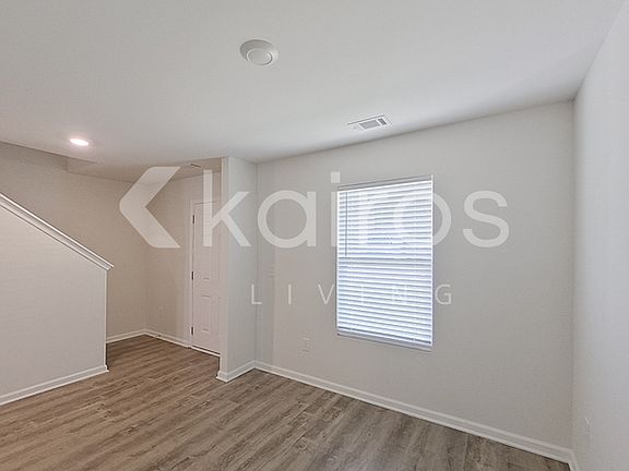 2nd image of 822 Vistamount Path