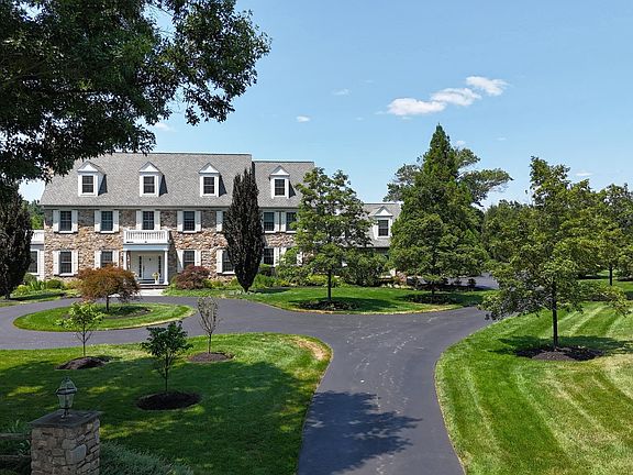2nd image of 1811 Hollow Rd