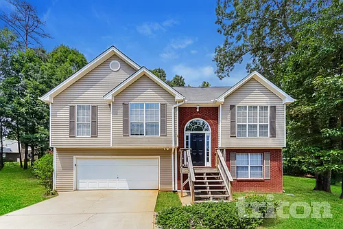 50 Tufts Cir Photo 1