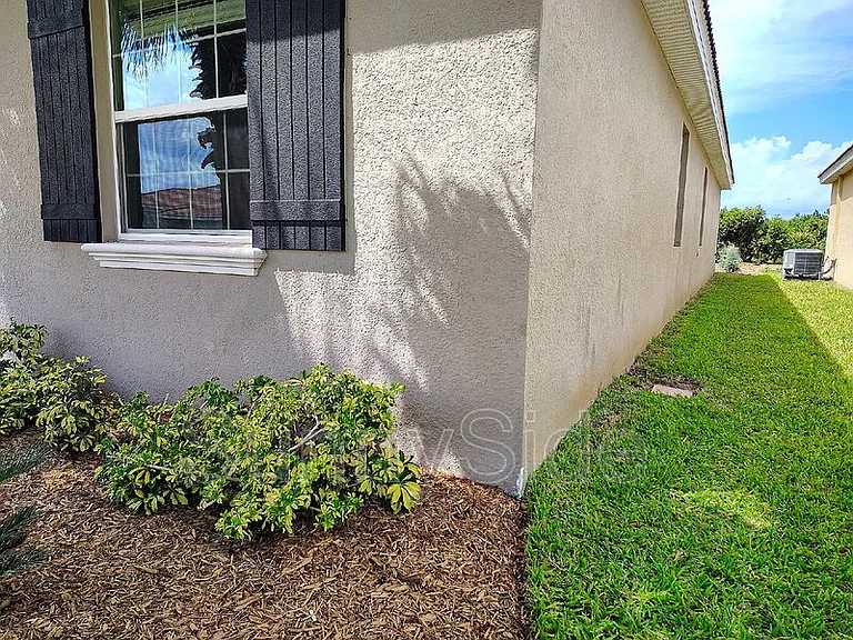 1047 Oak Bluff Dr — Photo 33