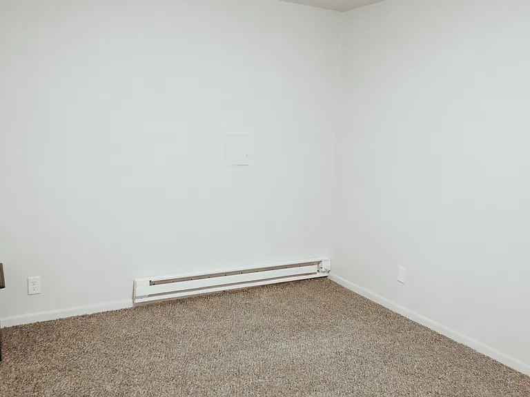 370 E Court St #2R — Photo 16