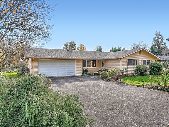 2nd image of 9913 NE Oakhurst Dr