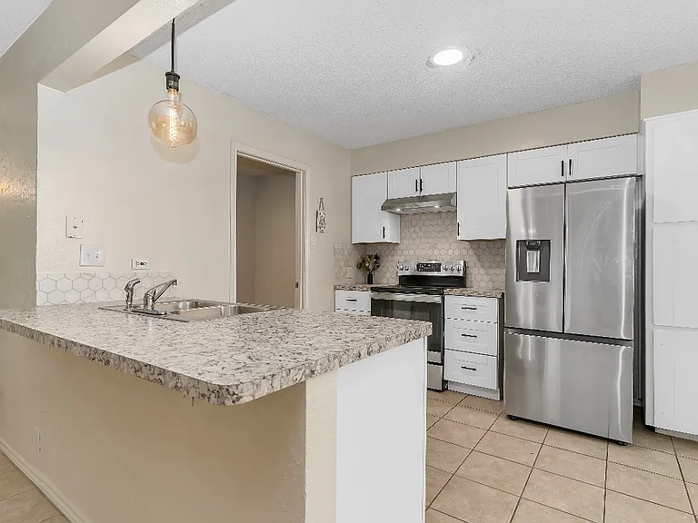 1401 N Nolan River Rd #A — Photo 2