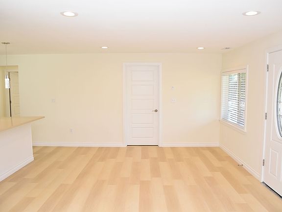 5th image of 5724 Hillcrest Dr SW