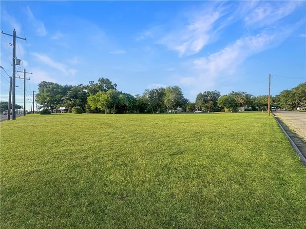 1302 N Saint Marys St, Beeville, TX 78102