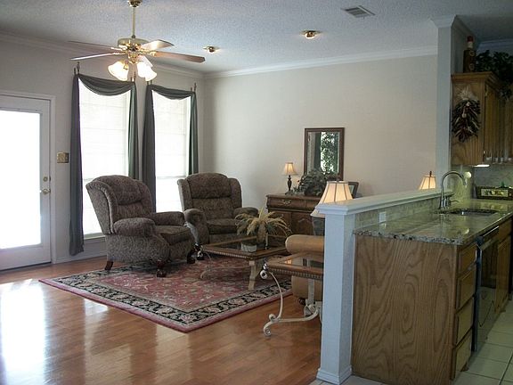 4th image of 1906 Hereford Blvd