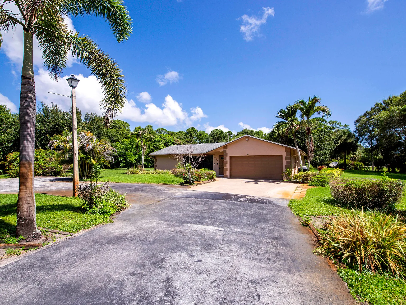 3 bed, 2.0 bath, 1492 sqft, $3,750 — Photo 3