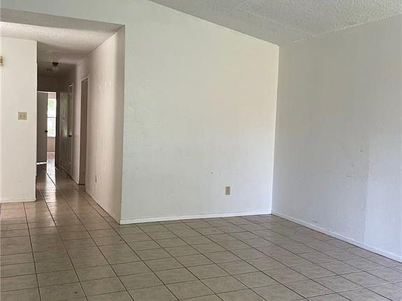 3rd image of 1208 Royal Crest Dr