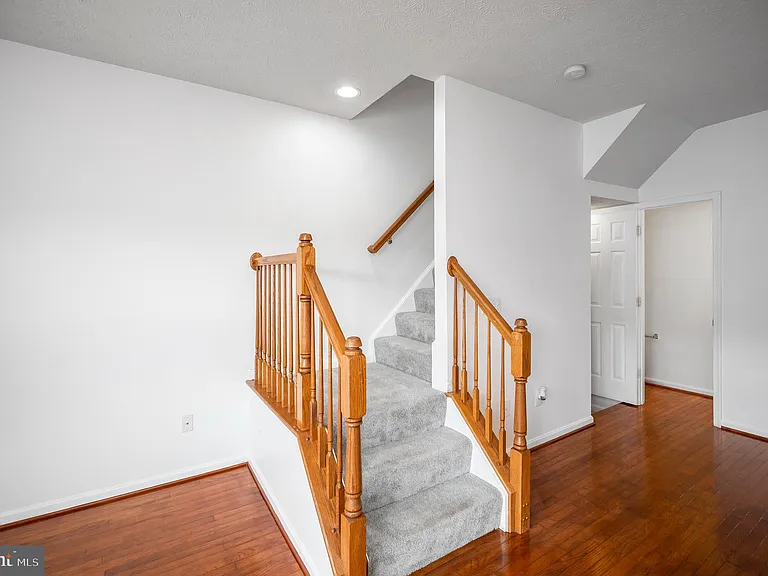 104 Stingray Ct — Photo 16