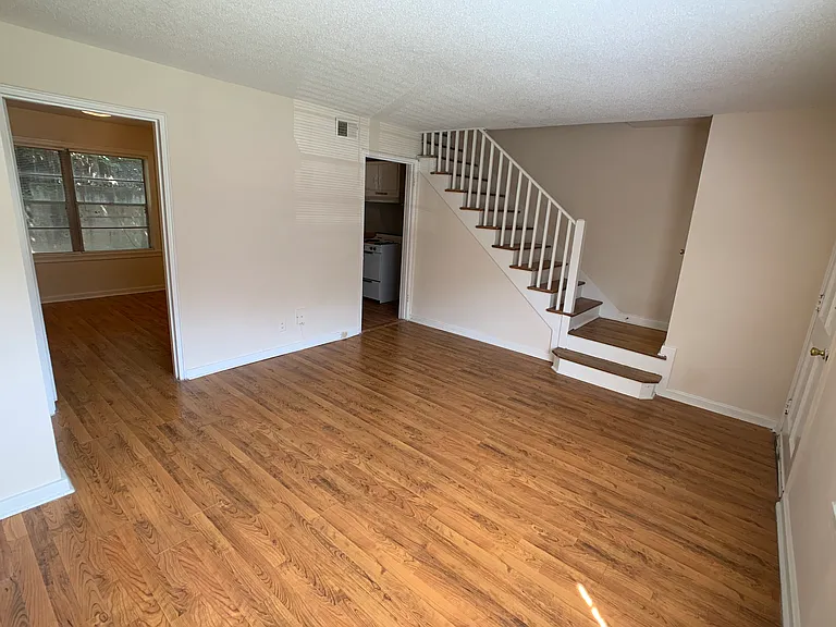 1683 Valley Ave — Photo 4