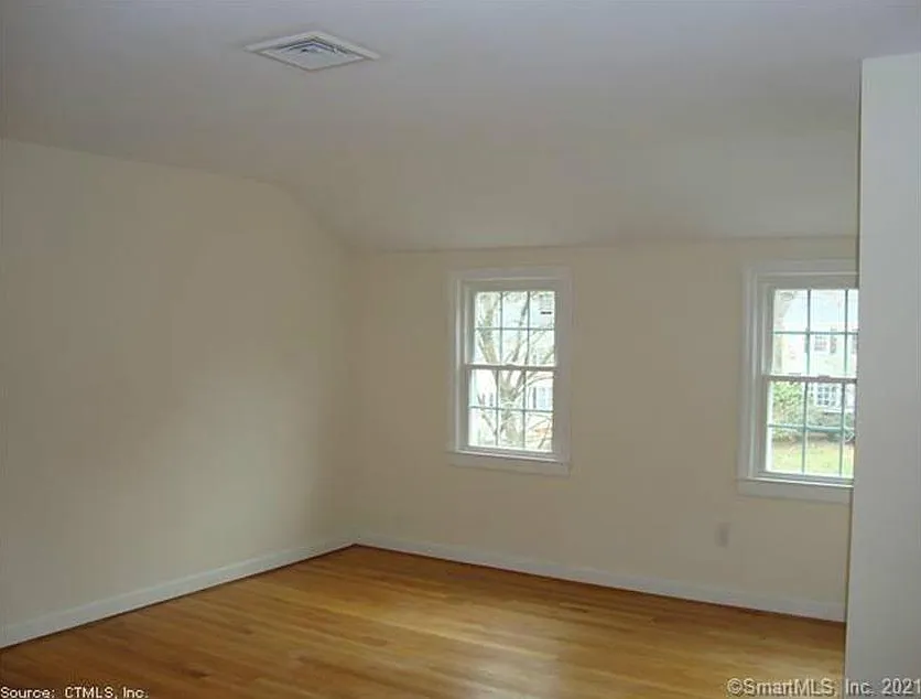 2 bed, 1.5 bath, 1100 sqft, $2,500 — Photo 3