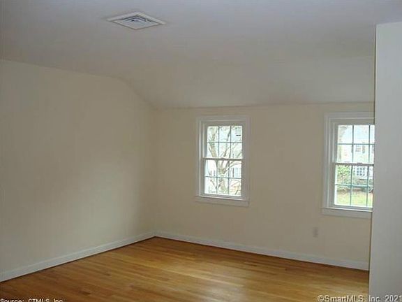 3rd image of 14 Redbud Ln