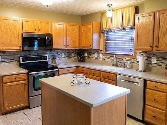 2nd image of 2816 Griffin Dr