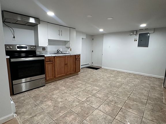 Dine-In Kitchen (2)