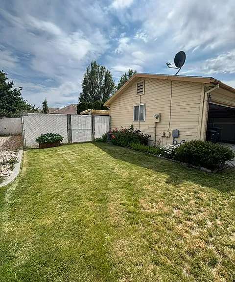 217 E Belair Dr — Photo 5