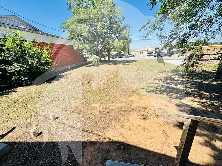 1514 Texas St — Photo 8
