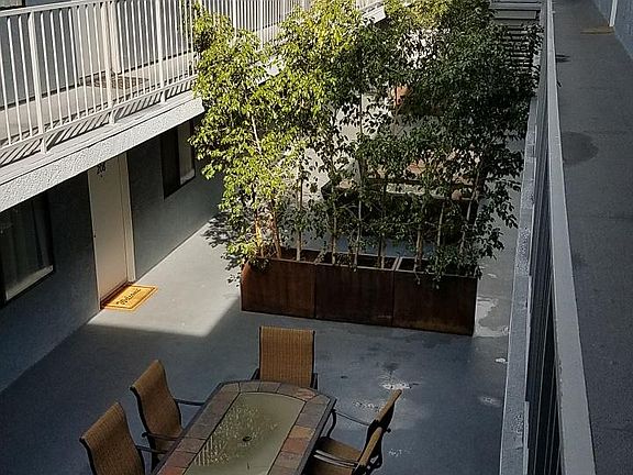 3rd image of 2218 W Court St
