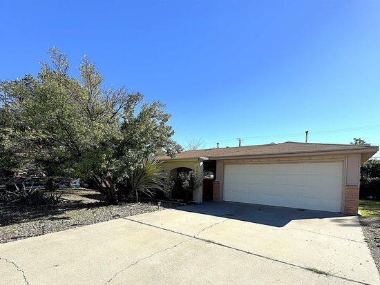 504 La Fonda Dr, Roswell, NM 88201