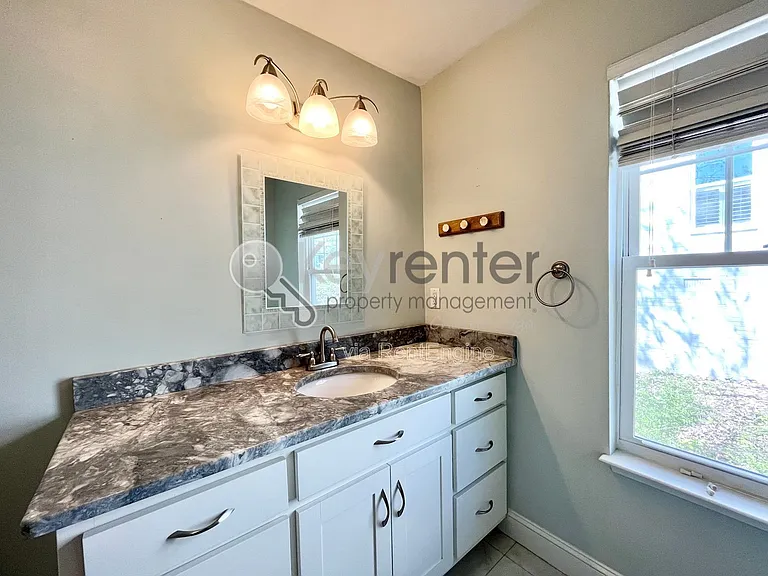 1216 Hanover St — Photo 13