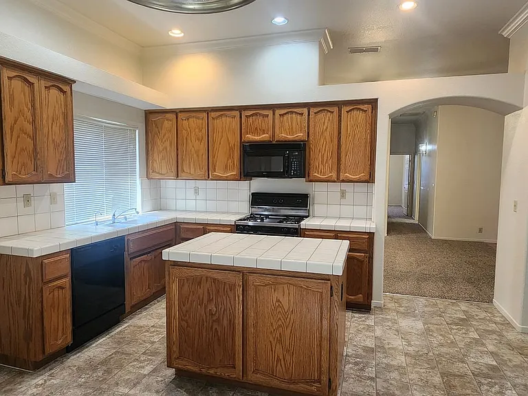 7812 Bardswell Ct — Photo 5
