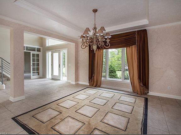 5th image of 7000 Woodlands Ln