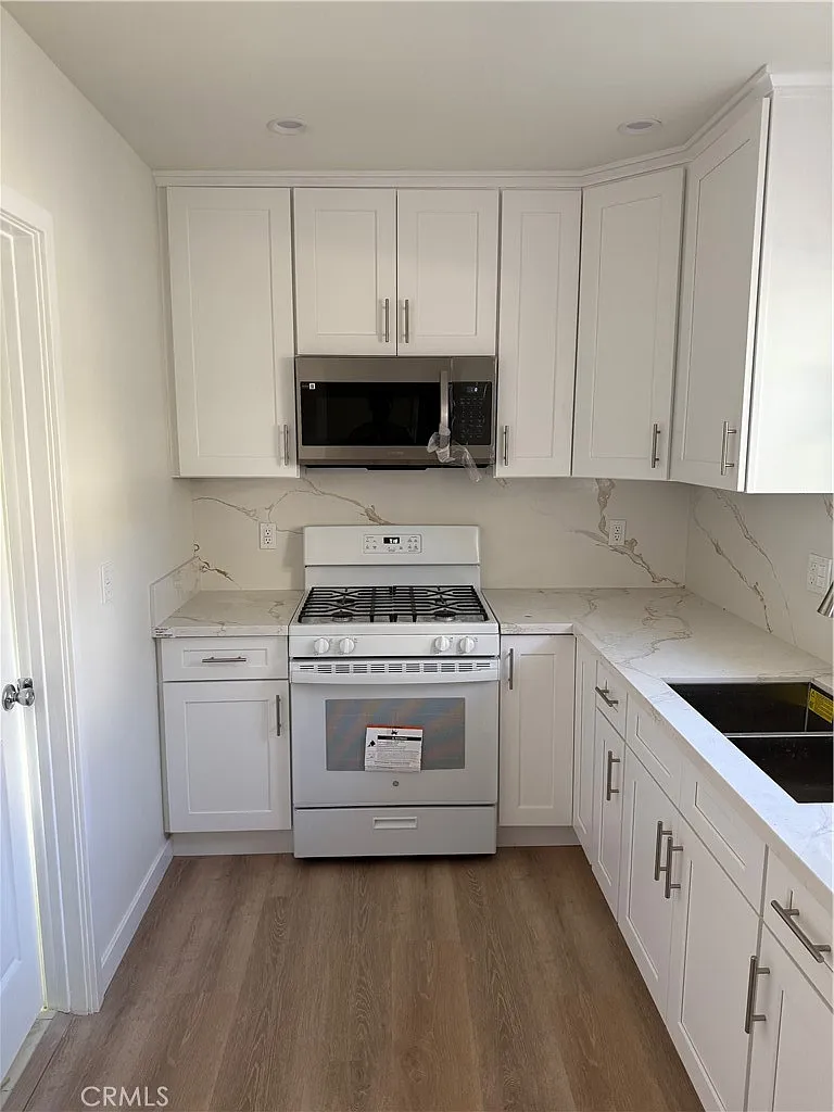 1 bed, 520 sqft, $2,200 — Photo 3