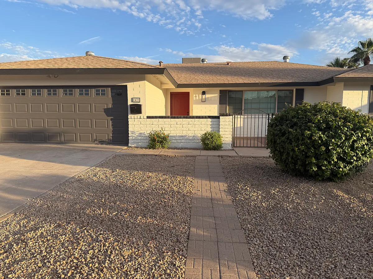 Building Photo - 2421 E Del Rio Dr