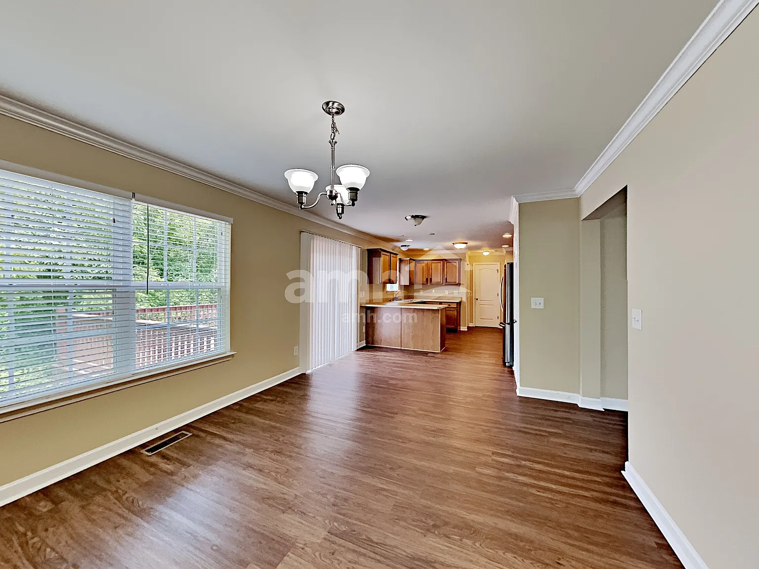 4 bed, 2.5 bath, 2022 sqft, $2,490 — Photo 4
