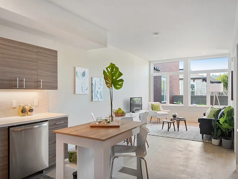 Second and B Street Apartments — Photo 6