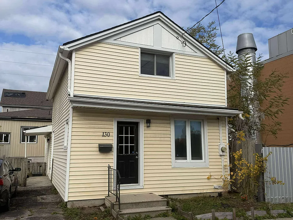 130 Saint Paul Cres E #1