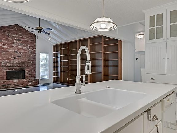 4th image of 6923 Roberts Ln