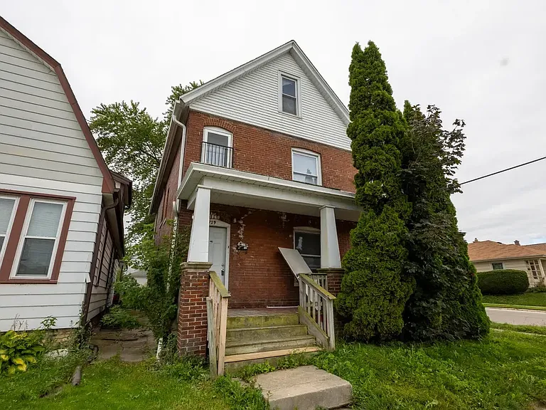 729 Montana Ave #A — Photo 1