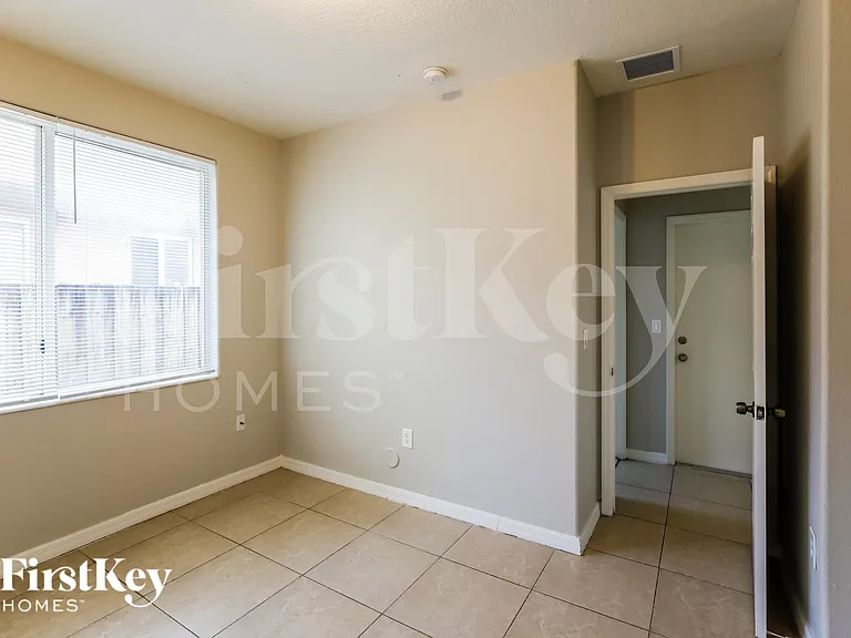 1009 NE 16th Ave — Photo 15
