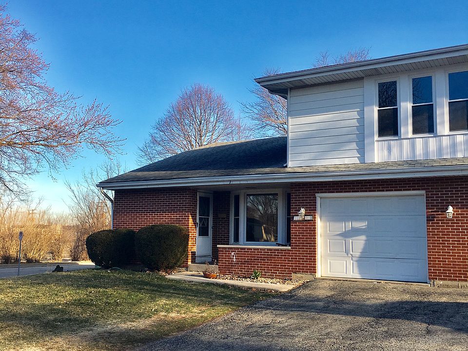 Front entry porch 1st floor ranch with attached 1 car garage