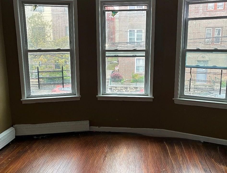 1st image of 160 Ridge Ave #2