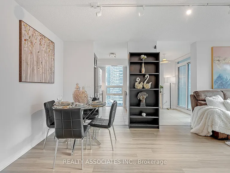 19 Grand Trunk Cres #2710 — Photo 15
